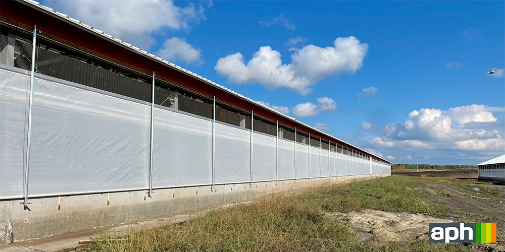 Как устроены вентиляционные шторы в коровниках